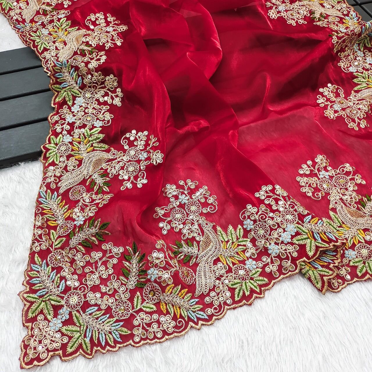 Choo Royale Embroidered Saree (Unstitched Blouse)